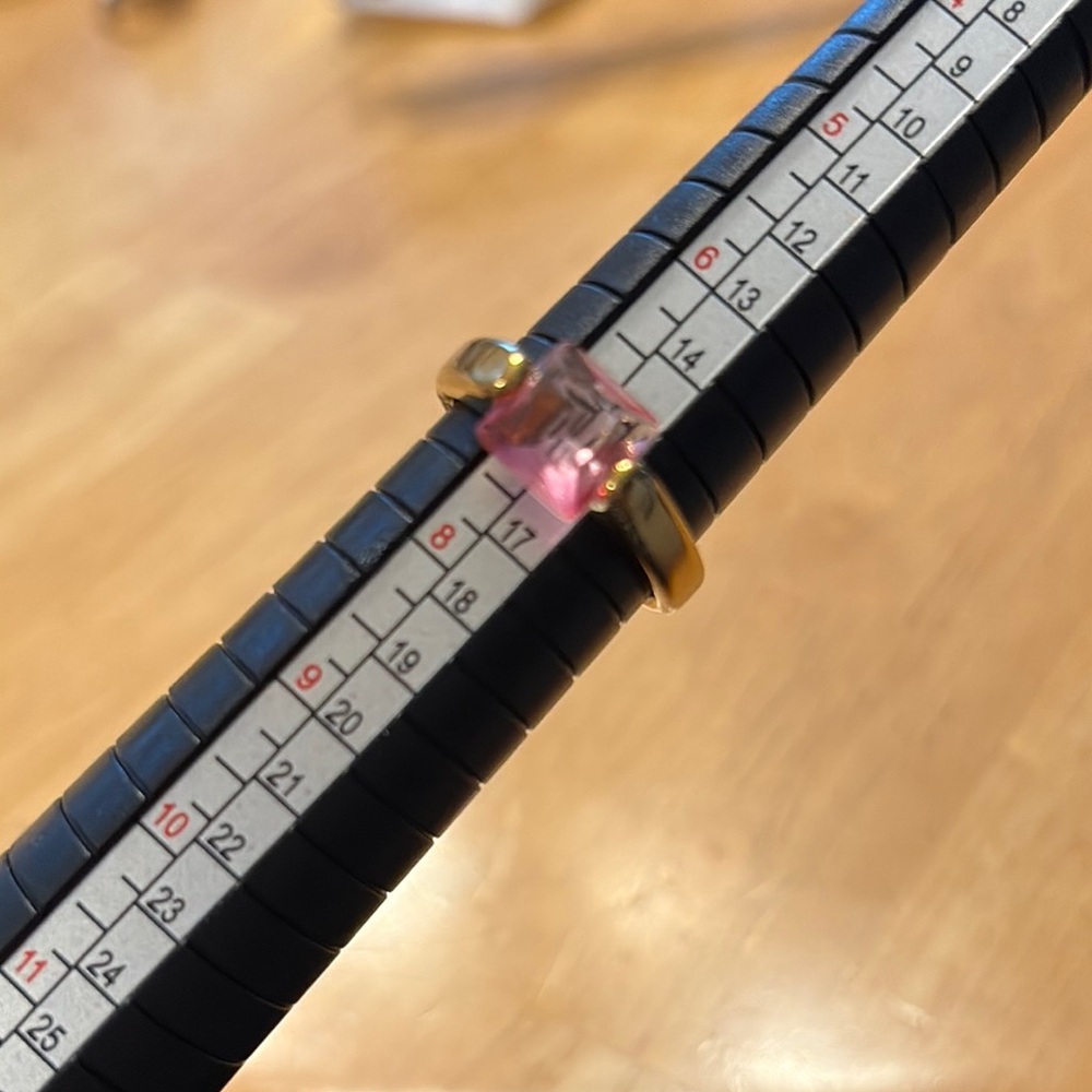 💕Floating Faceted square glass stone set in gold plated stainless steel ring